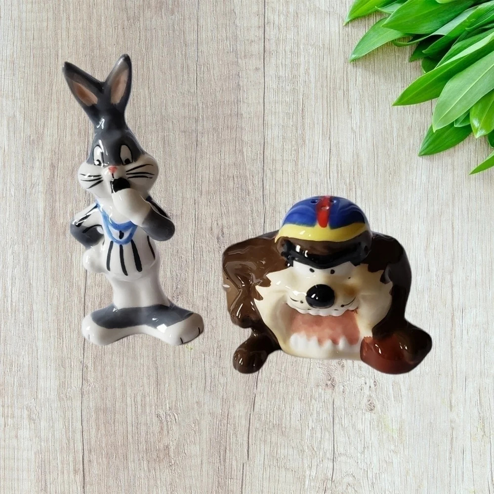 Vintage Looney Tunes Taz and Bugs Bunny Salt and Pepper Shakers - Picture 7 of 11